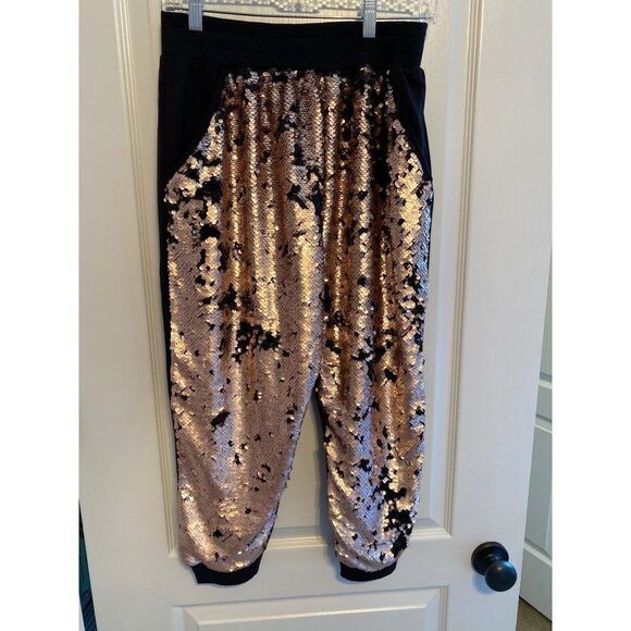 NWT Zumba Small Glitz+‎ Glamour Capri Sequin Sweatpants - Picture 1 of 5